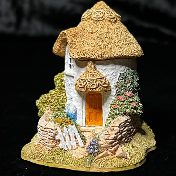 Lilliput Lane | Thimble Cottage | Collectors' Club - Picture 11 of 13